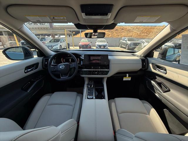 2026 Nissan Pathfinder SL