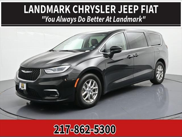 2023 Chrysler Pacifica Touring L for sale in Springfield, IL