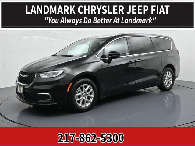2023 Chrysler Pacifica Touring L for sale in Springfield, IL
