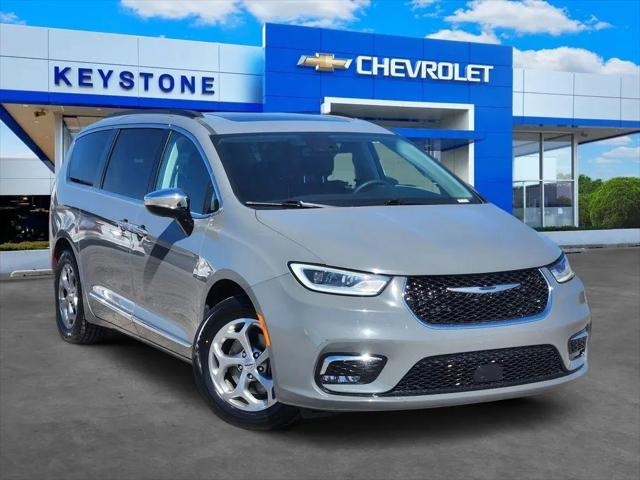 2023 Chrysler Pacifica Limited for sale in Sand Springs, OK