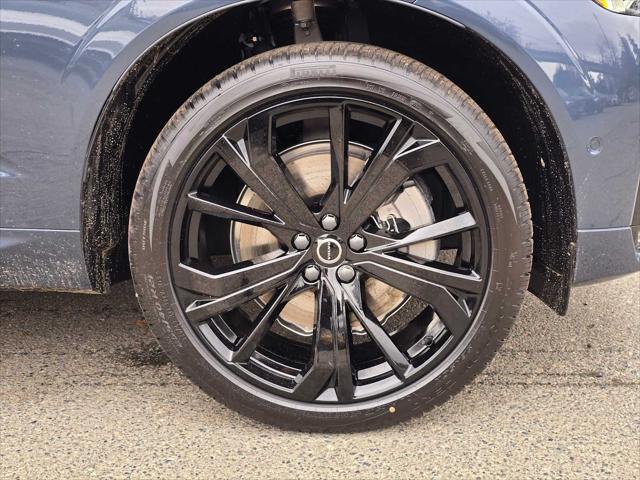 2026 Volvo XC60 B5 Ultra Black Edition