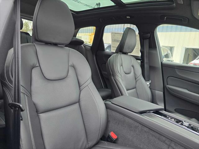 2026 Volvo XC60 B5 Ultra Black Edition