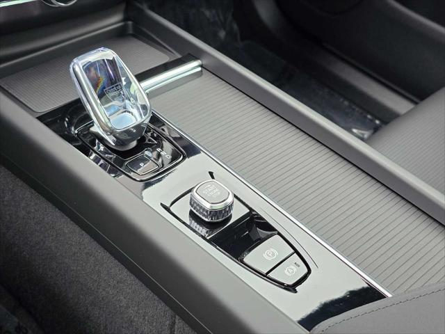 2026 Volvo XC60 B5 Ultra Black Edition