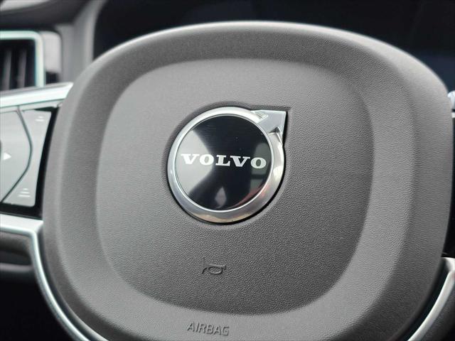 2026 Volvo XC60 B5 Ultra Black Edition