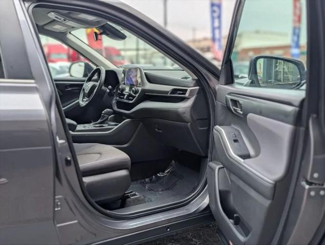 2024 Toyota Highlander LE