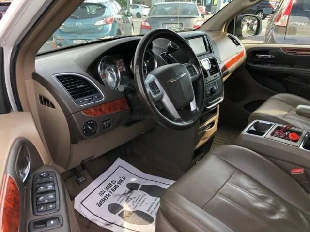 2014 Chrysler Town & Country Touring