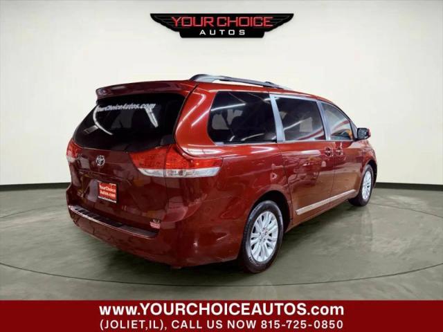 2013 Toyota Sienna XLE V6 8 Passenger