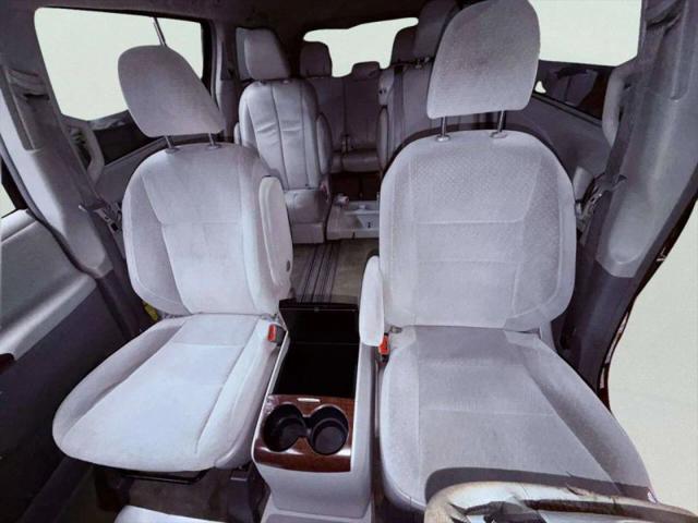 2013 Toyota Sienna XLE V6 8 Passenger