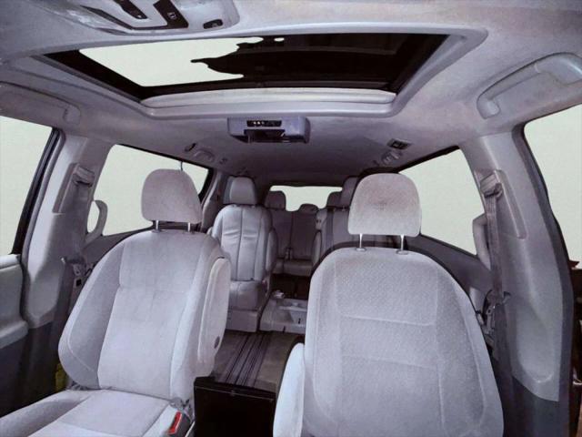 2013 Toyota Sienna XLE V6 8 Passenger