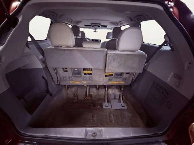 2013 Toyota Sienna XLE V6 8 Passenger