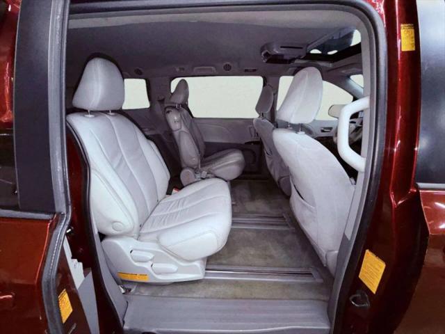2013 Toyota Sienna XLE V6 8 Passenger