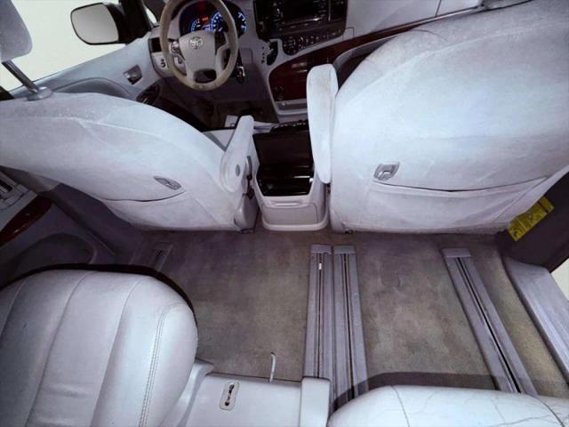 2013 Toyota Sienna XLE V6 8 Passenger
