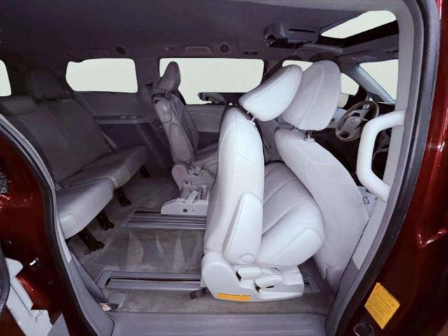 2013 Toyota Sienna XLE V6 8 Passenger