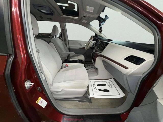 2013 Toyota Sienna XLE V6 8 Passenger