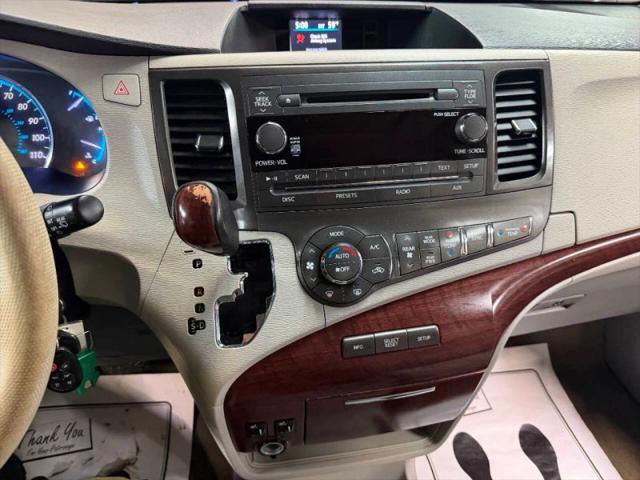 2013 Toyota Sienna XLE V6 8 Passenger