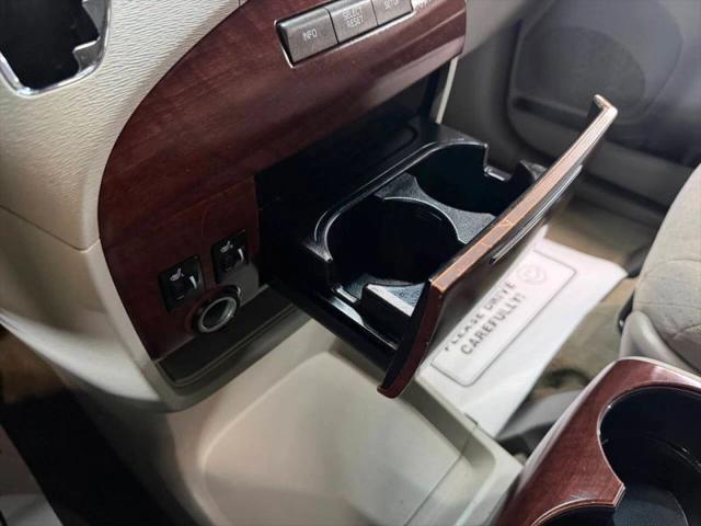 2013 Toyota Sienna XLE V6 8 Passenger
