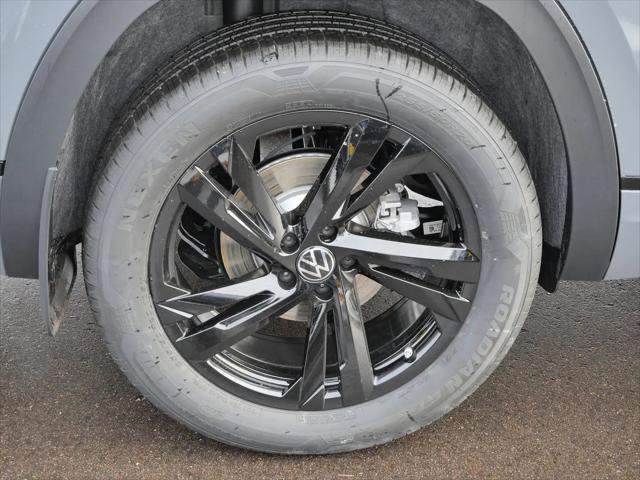 2026 Volkswagen Atlas Cross Sport SEL R-Line Black
