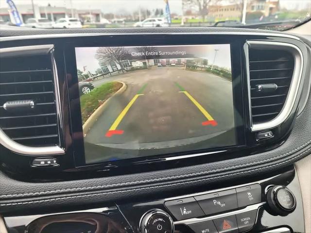 2023 Chrysler Pacifica Hybrid Touring L