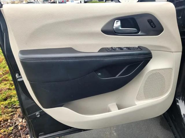 2023 Chrysler Pacifica Hybrid Touring L