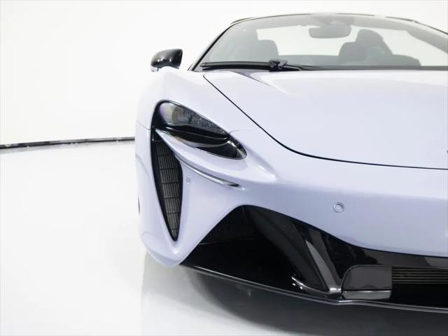 2025 McLaren Artura Standard
