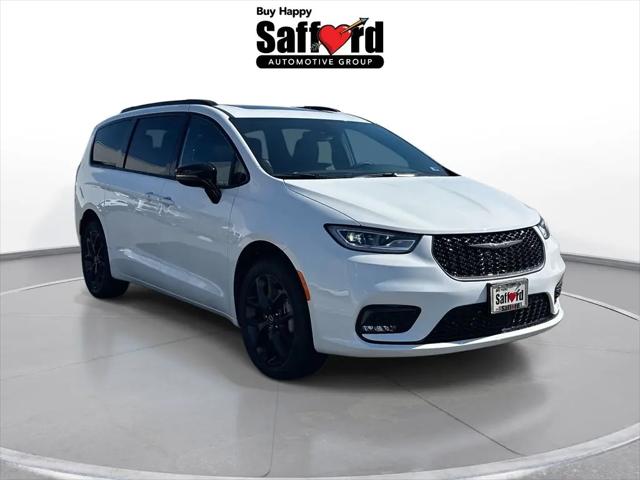 2026 Chrysler Pacifica Select AWD