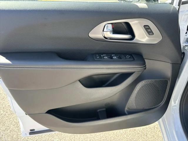 2026 Chrysler Pacifica Select AWD
