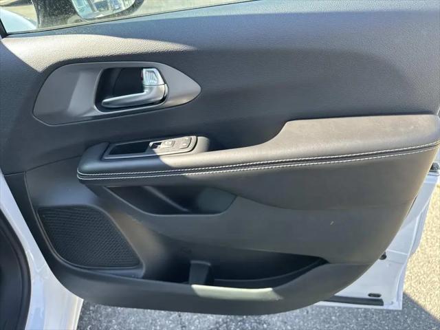 2026 Chrysler Pacifica Select AWD