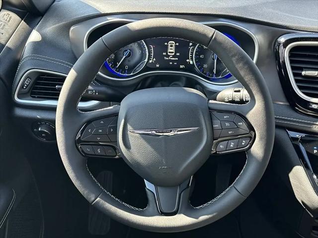 2026 Chrysler Pacifica Select AWD
