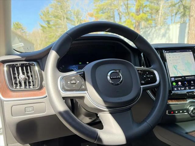 2023 Volvo XC60 B5 Plus Dark Theme