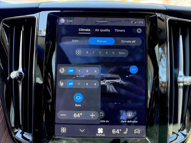 2023 Volvo XC60 B5 Plus Dark Theme