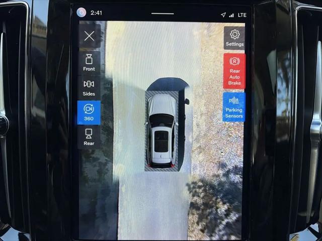 2023 Volvo XC60 B5 Plus Dark Theme