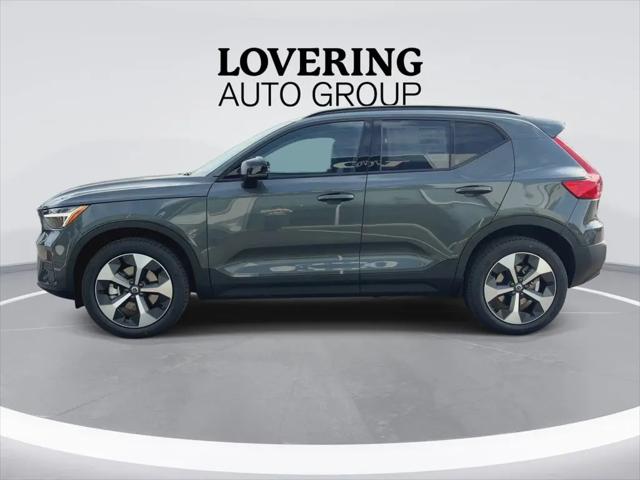 2026 Volvo XC40 Core, B5 AWD Gas (mild hybrid), Dark