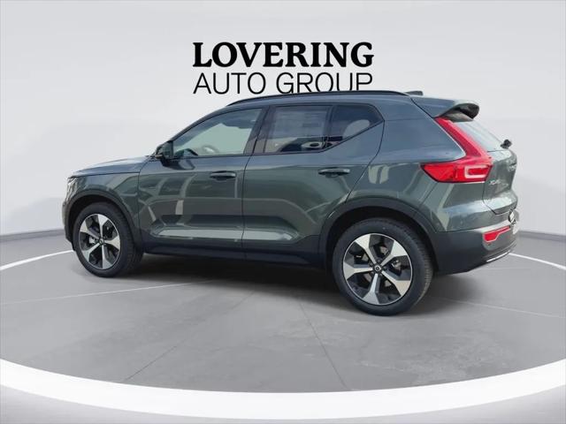 2026 Volvo XC40 Core, B5 AWD Gas (mild hybrid), Dark