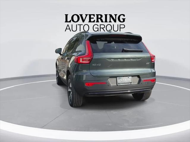 2026 Volvo XC40 Core, B5 AWD Gas (mild hybrid), Dark