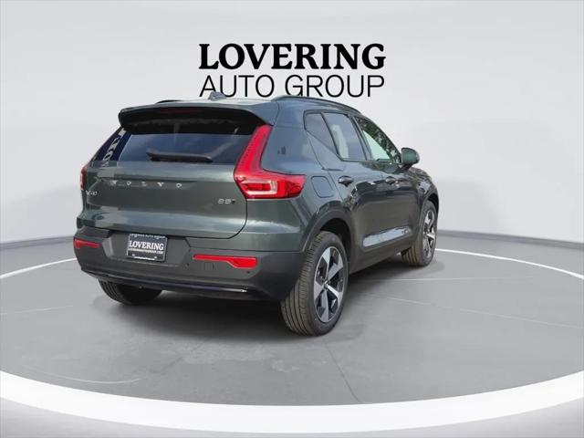 2026 Volvo XC40 Core, B5 AWD Gas (mild hybrid), Dark
