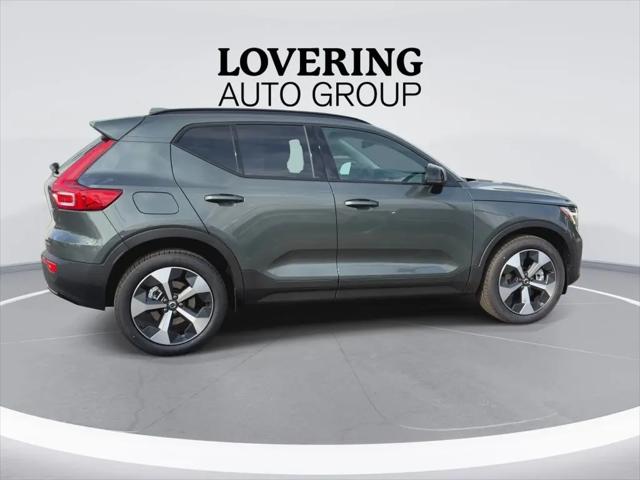 2026 Volvo XC40 Core, B5 AWD Gas (mild hybrid), Dark