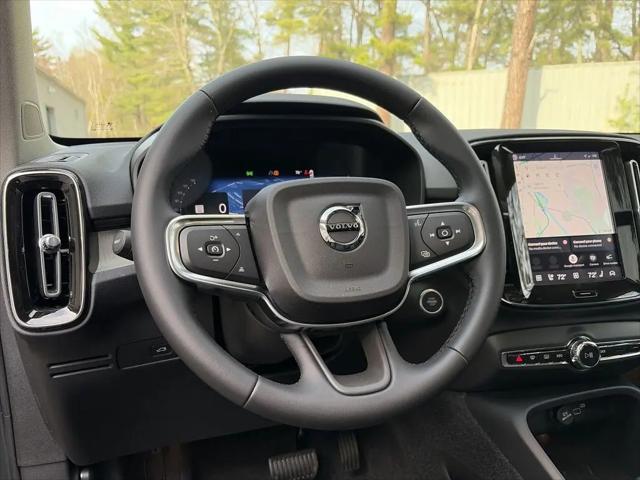 2026 Volvo XC40 Core, B5 AWD Gas (mild hybrid), Dark