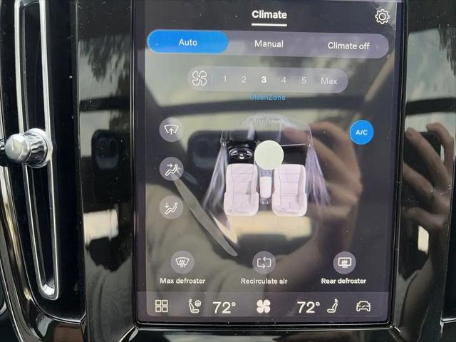 2026 Volvo XC40 Core, B5 AWD Gas (mild hybrid), Dark