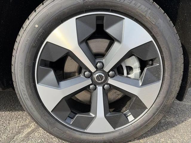 2026 Volvo XC40 Core, B5 AWD Gas (mild hybrid), Dark