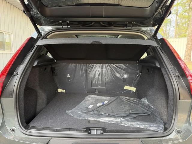 2026 Volvo XC40 Core, B5 AWD Gas (mild hybrid), Dark