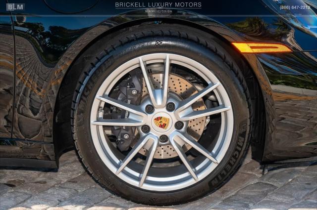 2022 Porsche 911 Carrera