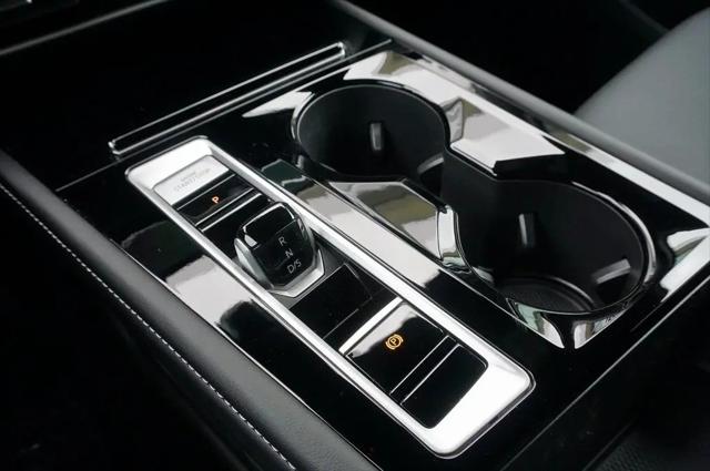 2026 Volkswagen Atlas Cross Sport SE with Technology