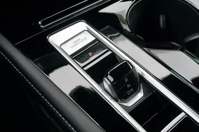2026 Volkswagen Atlas Cross Sport SE with Technology