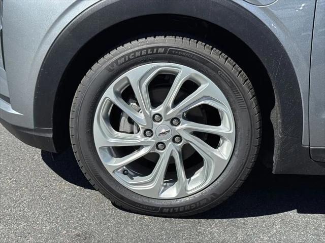 2027 Chevrolet Bolt LT FWD