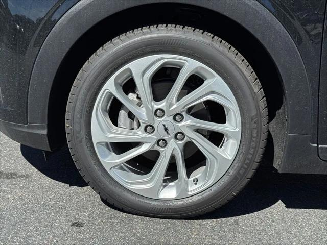 2027 Chevrolet Bolt LT FWD