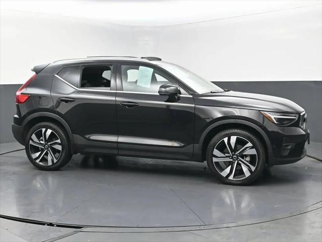 2024 Volvo XC40 B5 Ultimate Bright Theme