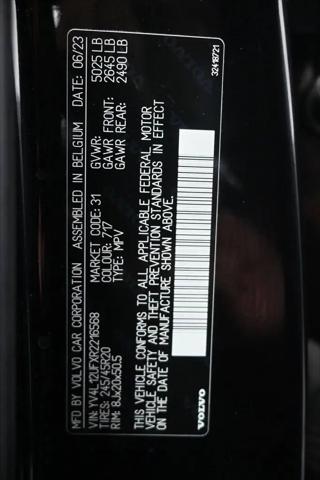 2024 Volvo XC40 B5 Ultimate Bright Theme