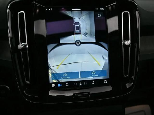 2024 Volvo XC40 B5 Ultimate Bright Theme