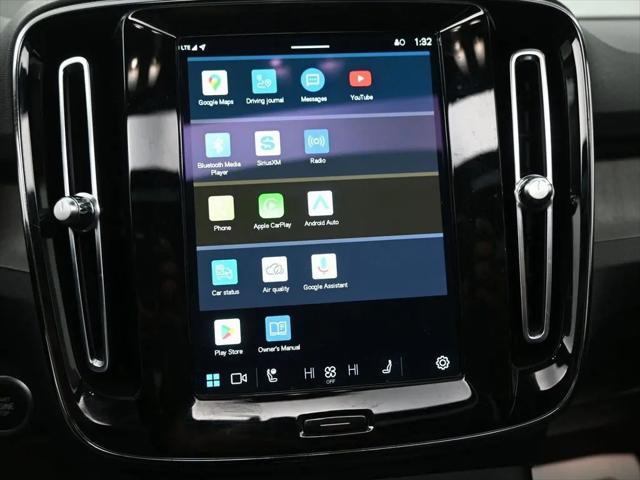 2024 Volvo XC40 B5 Ultimate Bright Theme