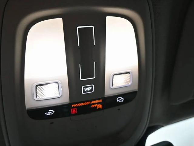 2024 Volvo XC40 B5 Ultimate Bright Theme